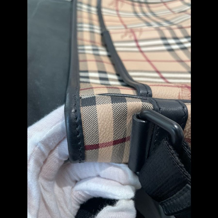 Burberry 格紋郵差斜背包-25