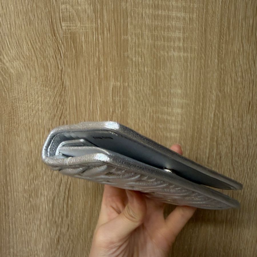 Miu Miu 銀色羊皮Mateless對釦短夾-7