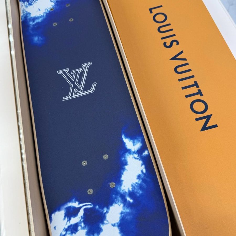 LV 滑板 (秀款度假系列 藍色紮染腰果花滑板)-0