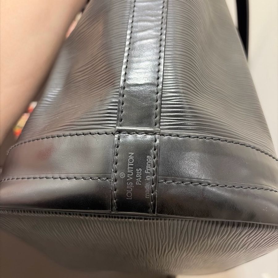 Louis Vuitton Noe GM水波紋水桶包 大/黑色 Epi Leather-3