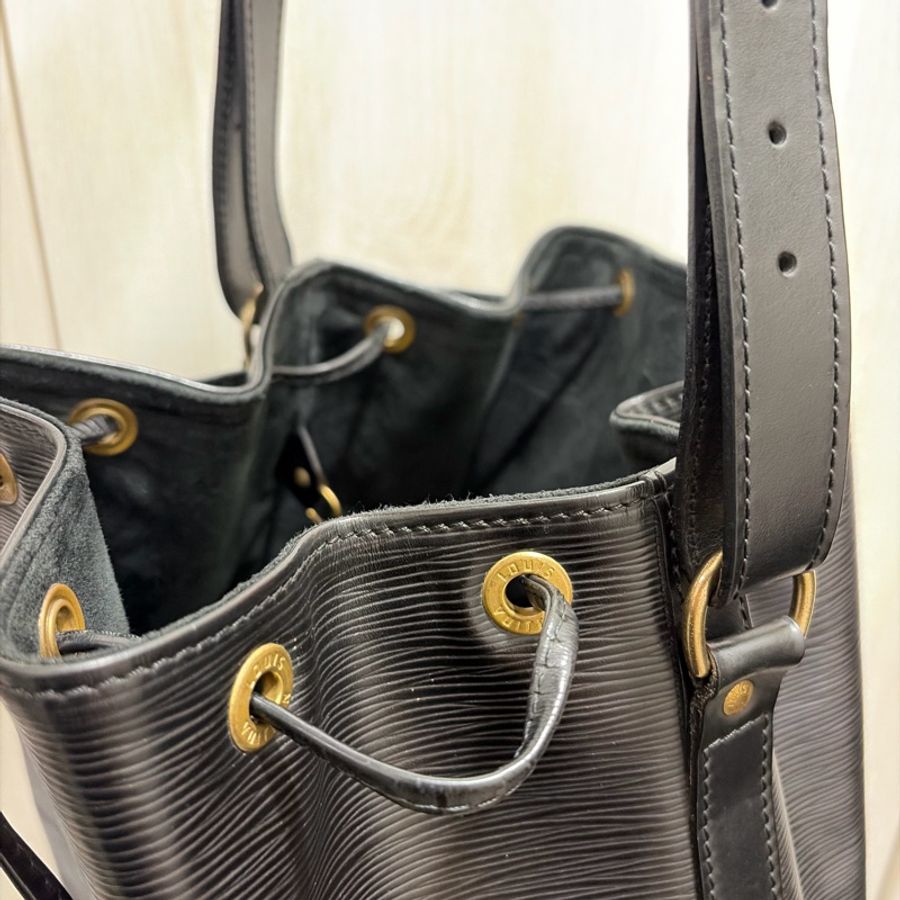 Louis Vuitton Noe GM水波紋水桶包 大/黑色 Epi Leather-17