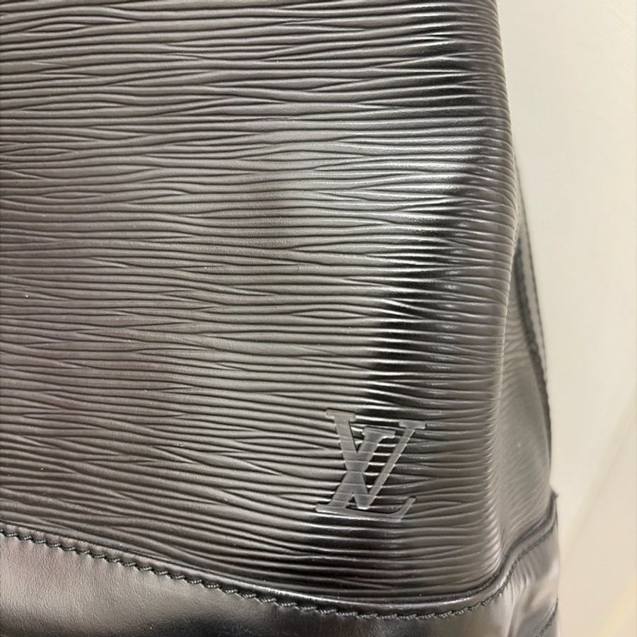 Louis Vuitton Noe GM水波紋水桶包 大/黑色 Epi Leather-5