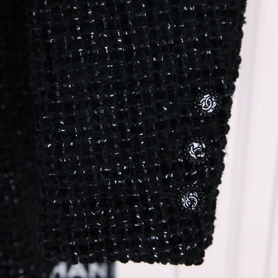 Chanel 22B秋冬预告系列金高银同款黑色丝绒细闪双排扣两口袋外套-28