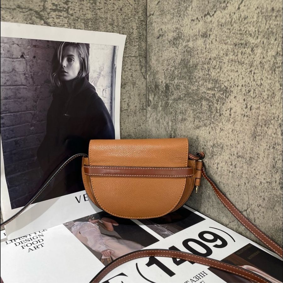 Loewe 羅意威 gate mini焦糖色-2