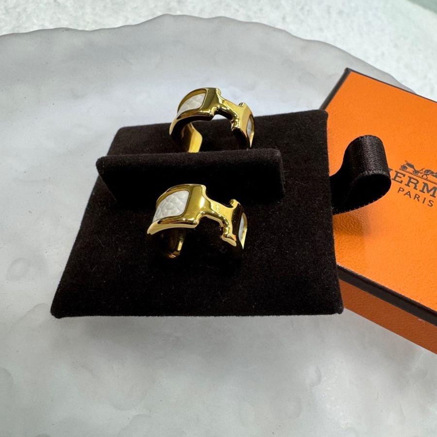 愛馬仕 Hermes 粉筆白 Epsom 皮革 Olympe PM 耳環 H金釦 耳飾 飾品 H500342FC10-5