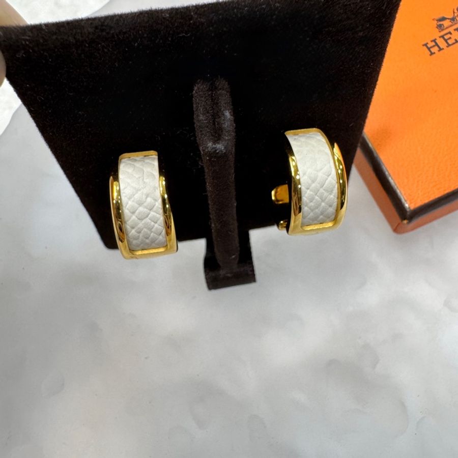 愛馬仕 Hermes 粉筆白 Epsom 皮革 Olympe PM 耳環 H金釦 耳飾 飾品 H500342FC10-6