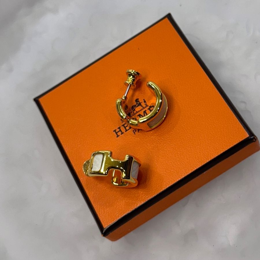 愛馬仕 Hermes 粉筆白 Epsom 皮革 Olympe PM 耳環 H金釦 耳飾 飾品 H500342FC10-15