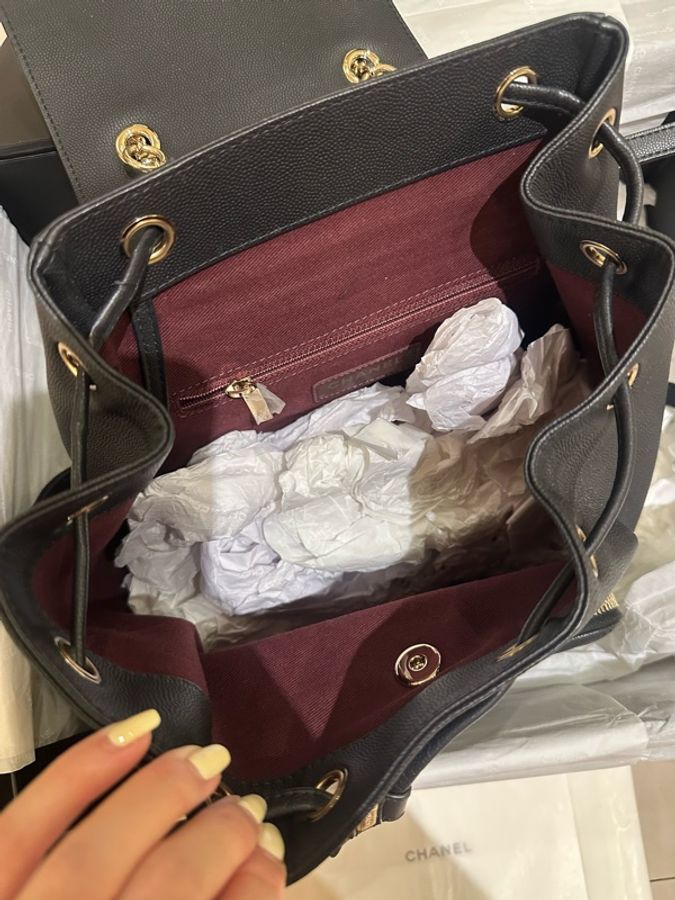 CHANEL 黑色荔枝牛皮金釦後背包-3