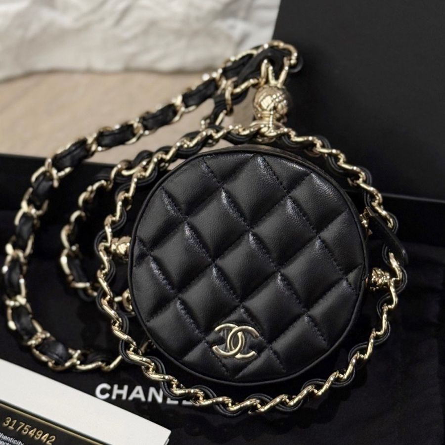 Chanel香奈兒 時來運轉 22C新款黑金羊皮小圓餅包 31開-0