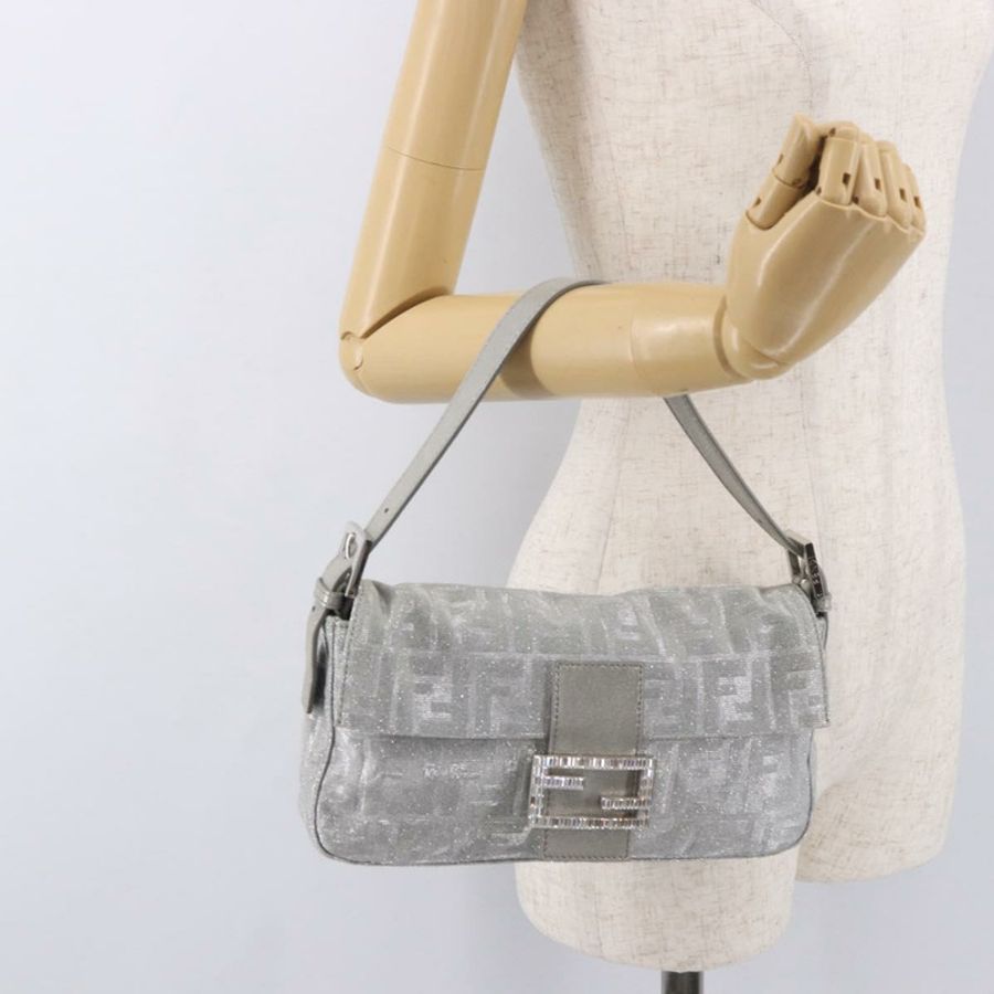 【日本直送】FENDI Zucca 帆布 Mamma Baguette 水鑽肩包 銀色 正品 am11868SM-30