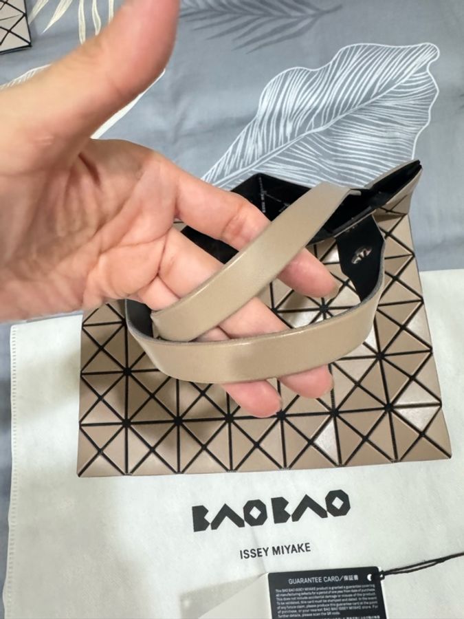 ISSEY MIYAKE 三宅一生BAO BAO 7x7霧卡其-1