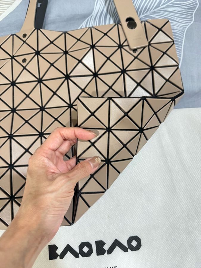 ISSEY MIYAKE 三宅一生BAO BAO 7x7霧卡其-8