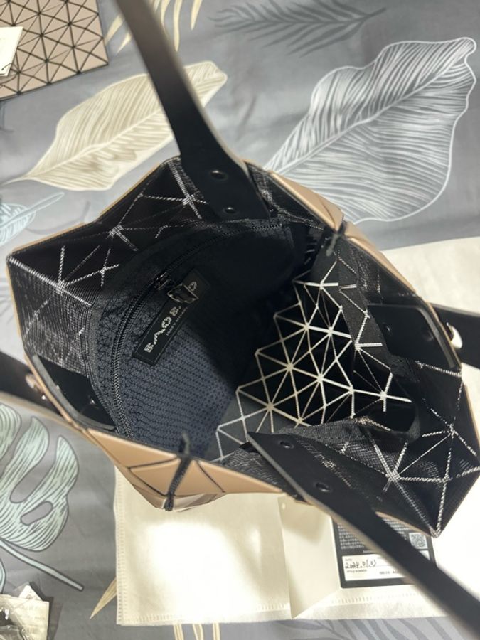 ISSEY MIYAKE 三宅一生BAO BAO 7x7霧卡其-10