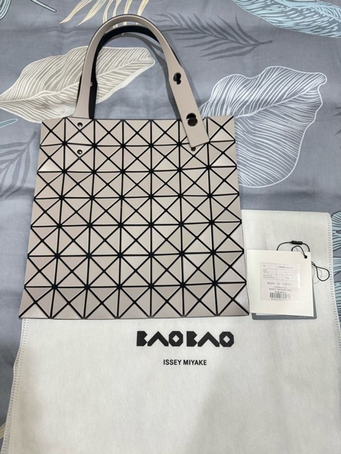ISSEY MIYAKE 三宅一生BAO BAO 7x7霧灰色-0