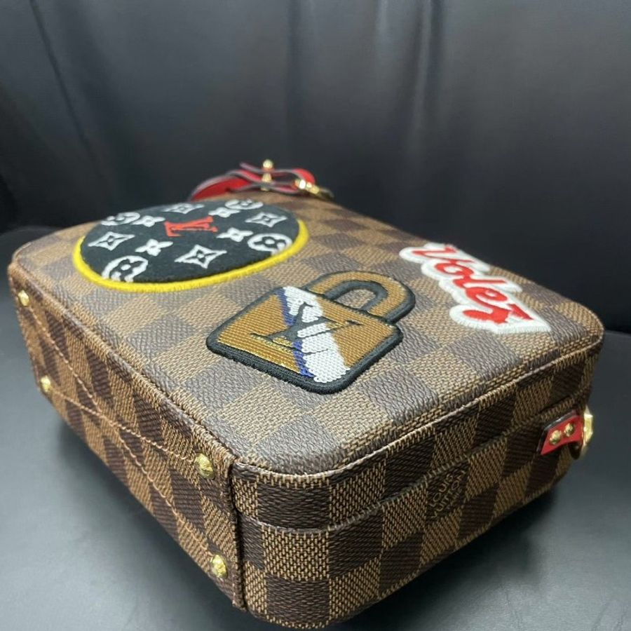 LV Stories box徽章限量款 棕棋盤格盒子相機手提包肩背斜背包 限量款  19×15 99新配件肩帶 塵袋-5
