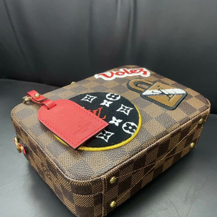 LV Stories box徽章限量款 棕棋盤格盒子相機手提包肩背斜背包 限量款  19×15 99新配件肩帶 塵袋-6