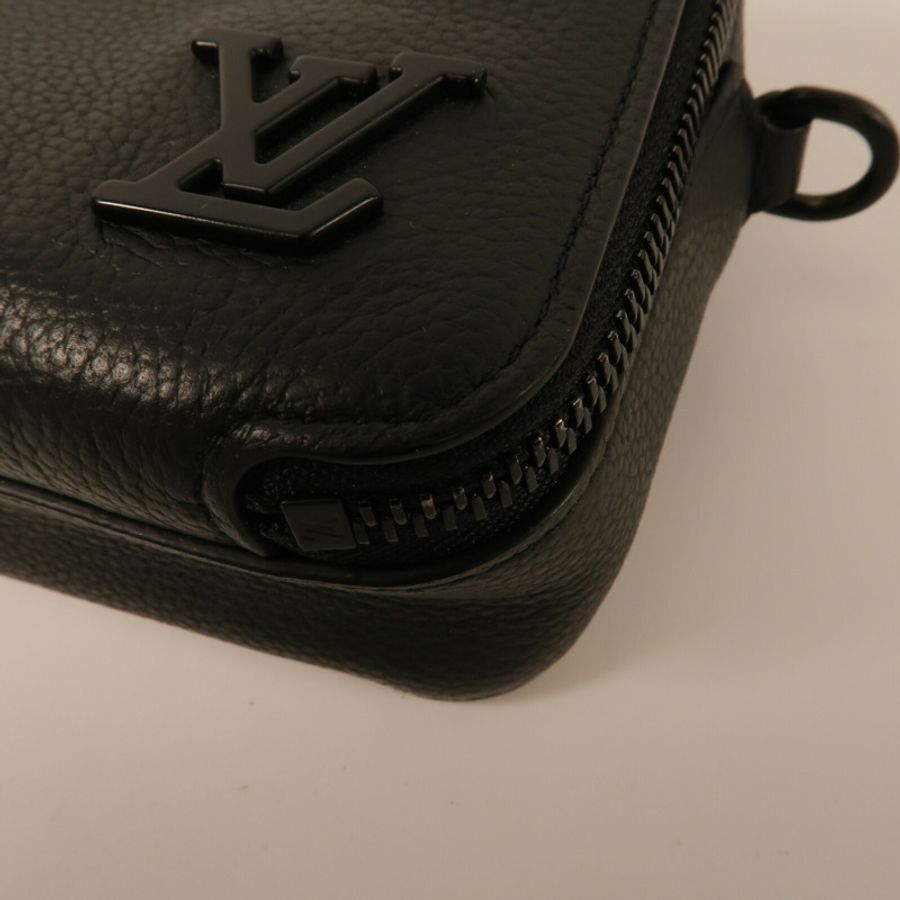 LOUIS VUITTON 牛皮皮革Alpha Wearable Wallet肩背袋-10