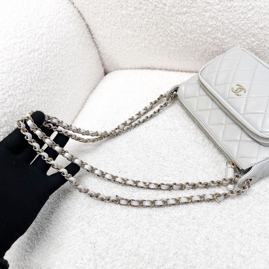Chanel Clutch with Chain-8