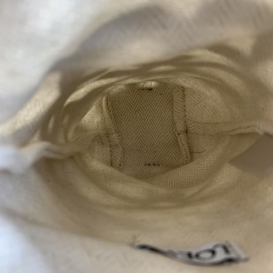 Loewe 鏤空 牛皮手機包 斜背包12*15 9新 配件塵袋-9
