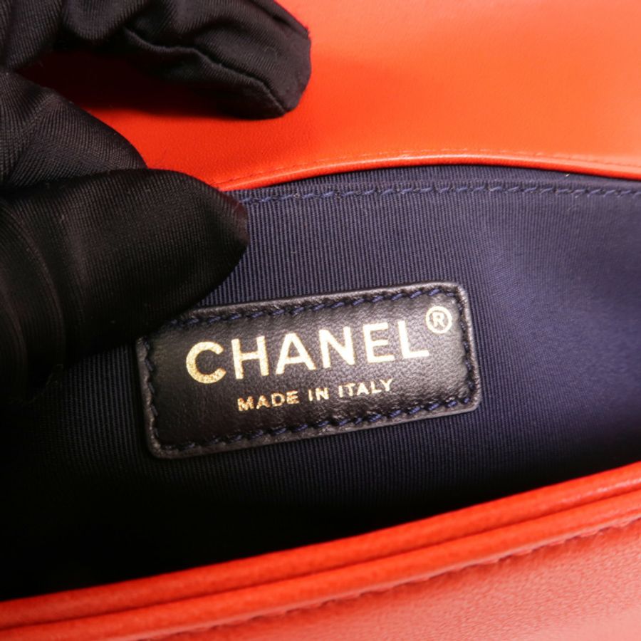 CHANEL 牛皮皮革Boy Waffle 25cm肩背袋-7