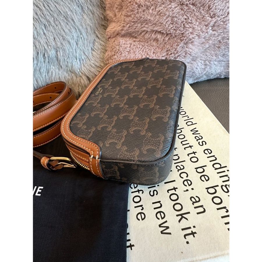 思琳CELINE Triomphe Canvas 凱旋門老花相機包 腰包 小側包-7