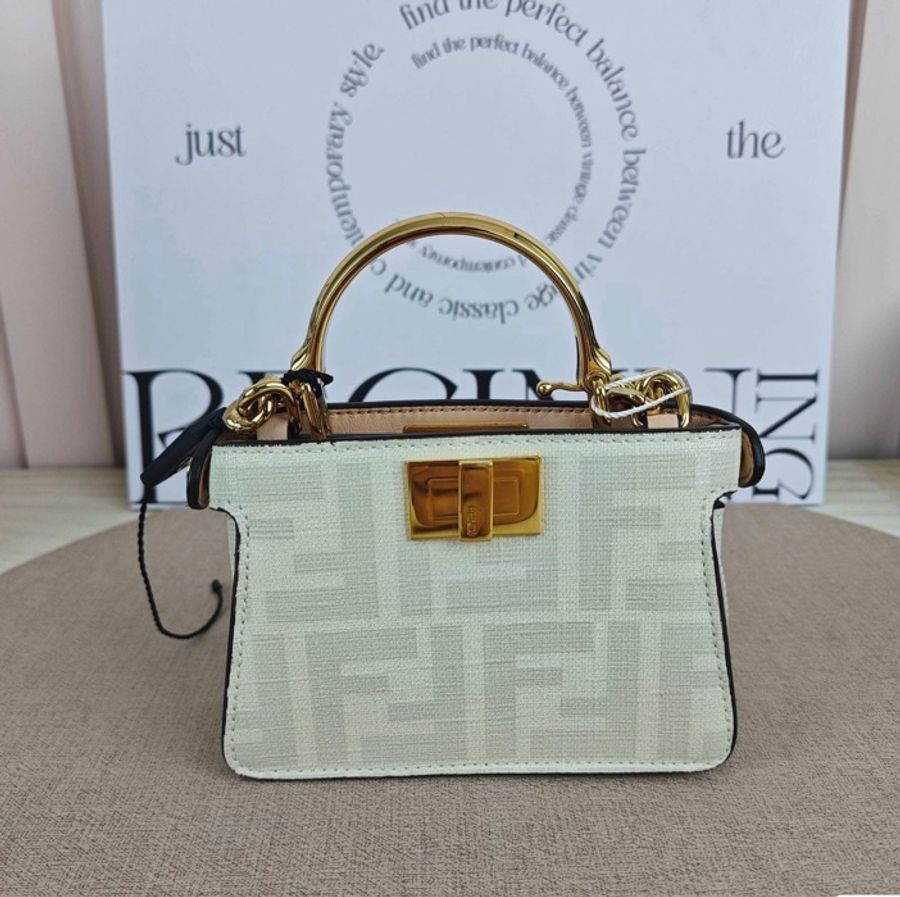 🌈 FENDI 藝術家插畫系列｜彩虹女孩限量款 Nano Peekaboo 手提包-8