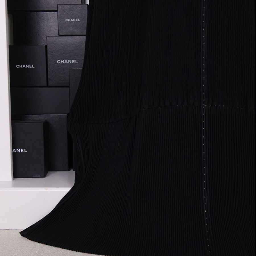 Issey Miyake黑色缎面领拼接褶皱长袖连衣裙-30