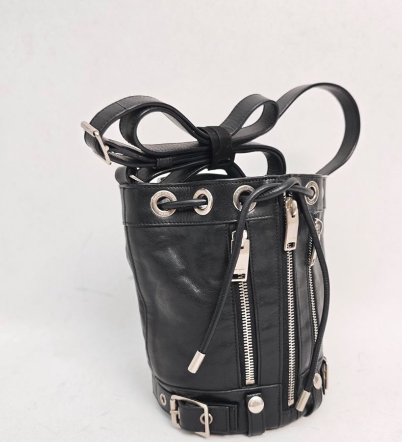 🖤 Saint Laurent YSL 黑色牛皮拉鍊機車水桶包-11