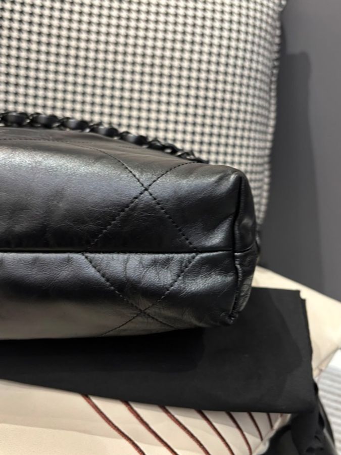 Chanel 22 small so black calfskin,-11