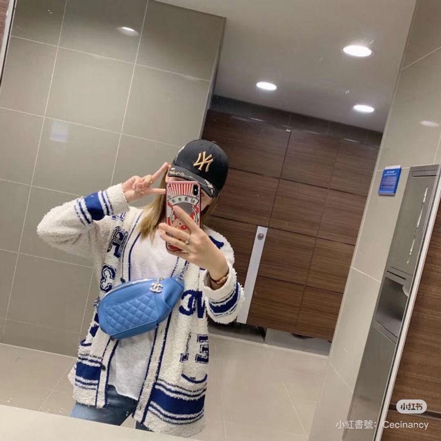 《仙闆名牌精品》Chanel 香奈兒 藍色 荔枝牛皮 胸包 胸口包 腰包 斜背包-4