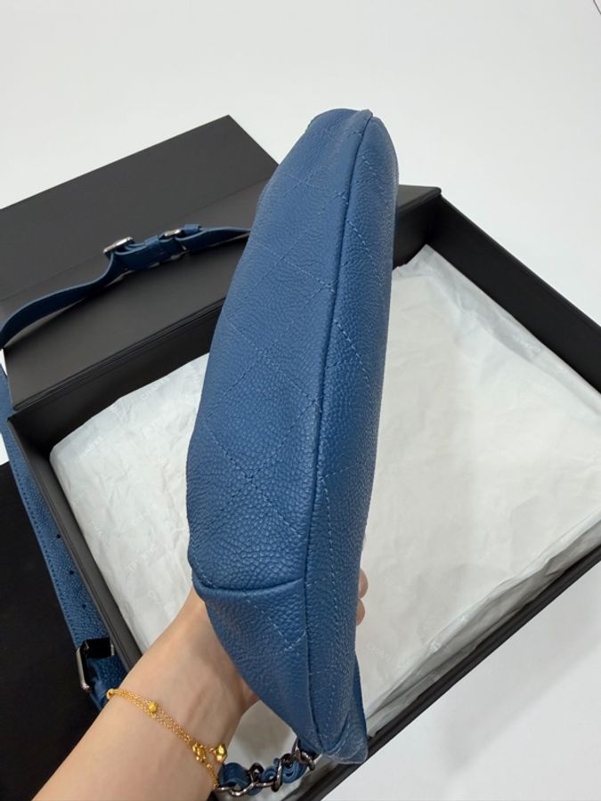 《仙闆名牌精品》Chanel 香奈兒 藍色 荔枝牛皮 胸包 胸口包 腰包 斜背包-17