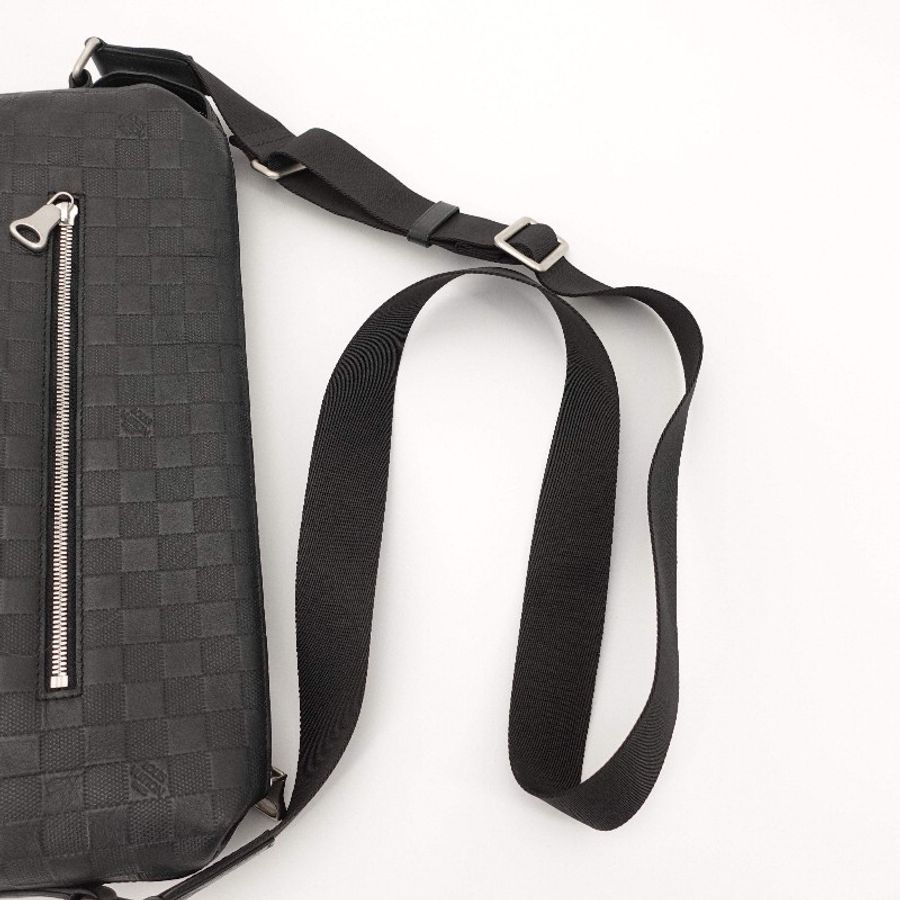 Louis Vuitton 黑色銀扣棋盤格壓印牛皮郵差包-28