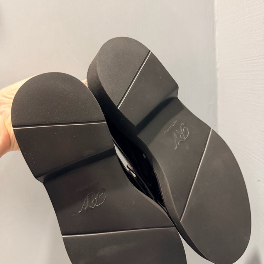 RV Roger Vivier 方鑽釦漆皮樂褔鞋 黑 35號-23
