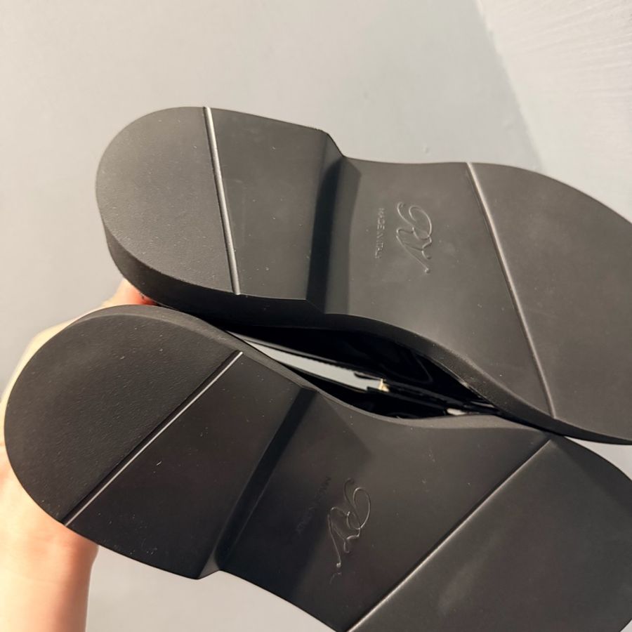 RV Roger Vivier 方鑽釦漆皮樂褔鞋 黑 35號-24