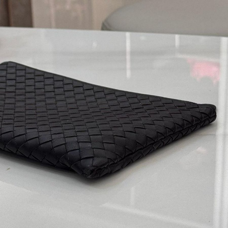Bottega Veneta Intrecciato 深咖啡色 經典編織羊皮拉鍊手拿包-2