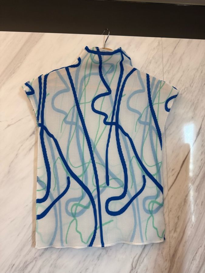me ISSEY MIYAKE 高領包袖密褶上衣-0