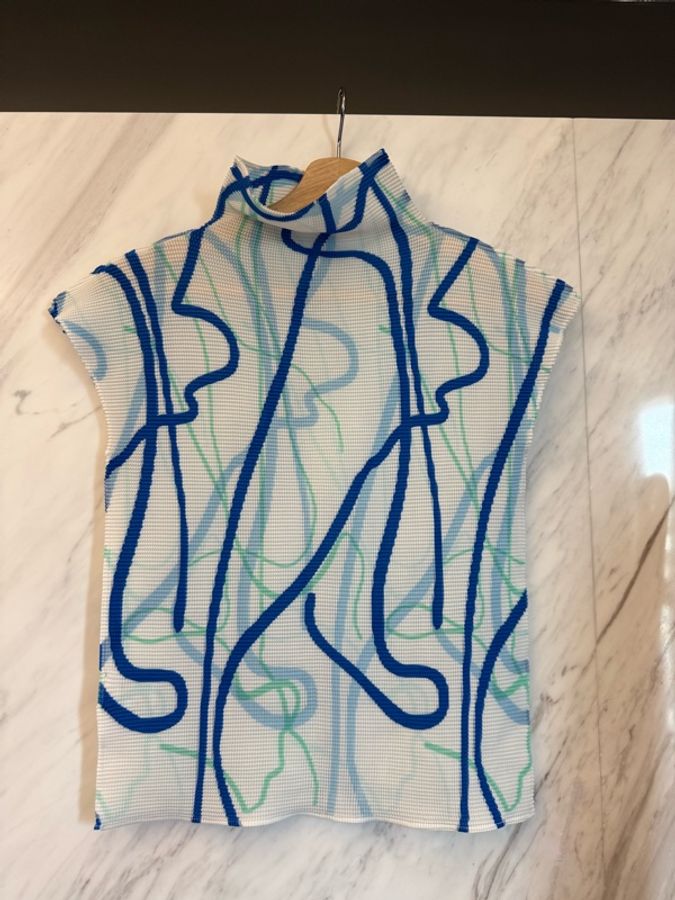 me ISSEY MIYAKE 高領包袖密褶上衣-1