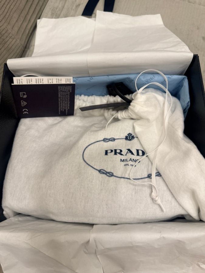 Prada 黑金皮革三合一 可肩背 斜背 全新未使用 全新閒置品-24