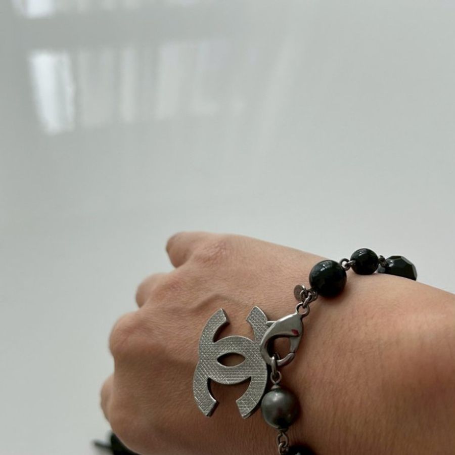 S26 Chanel 灰色Coco Mark 仿珍珠手鍊-3