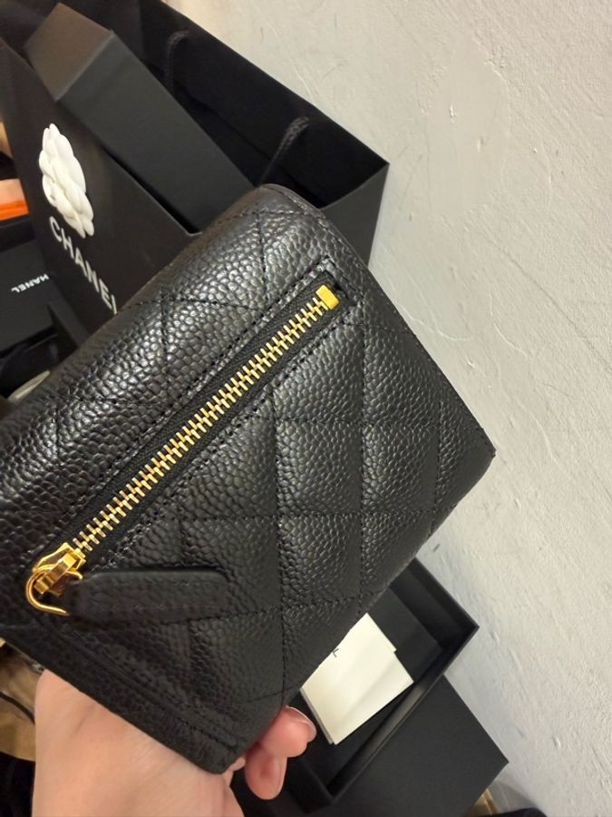 Chanel 經典荔枝皮短夾-2