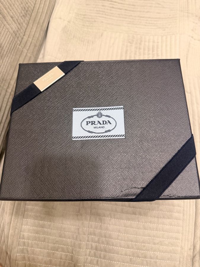 Prada 黑金皮革三合一 可肩背 斜背 全新未使用 全新閒置品-9