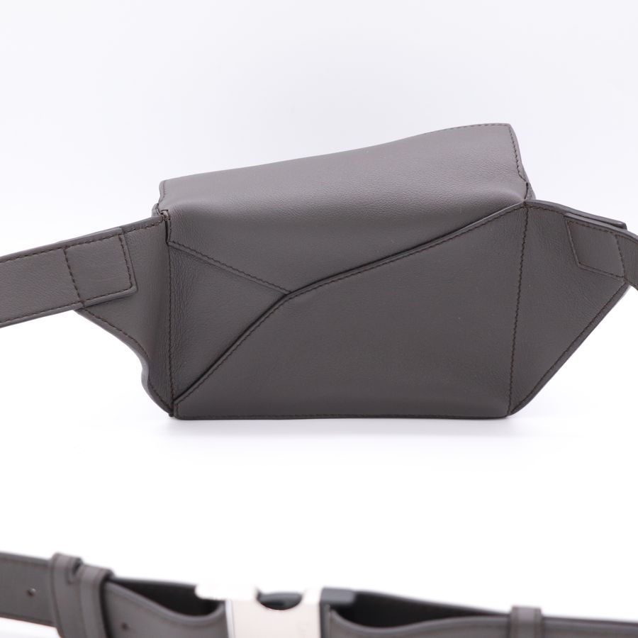 Loewe 羅威 Puzzle Mini 咖黑色 牛皮 拉鍊 迷你 腰包-6
