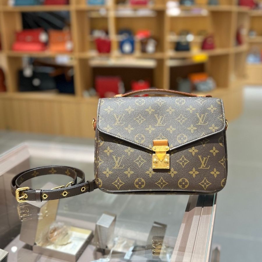 LV路易威登邮差包-0