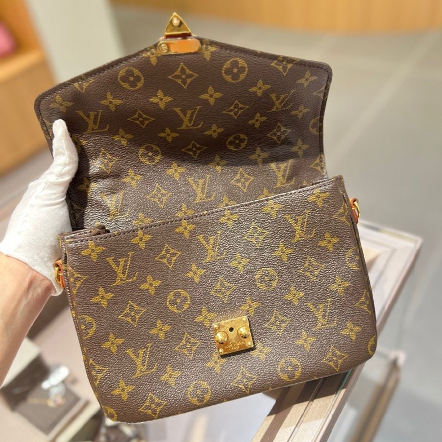LV路易威登邮差包-6
