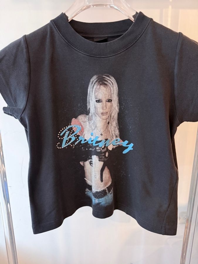 Balenciaga✨SS26 Britney Spears系列小甜甜布蘭妮Y2K水鑽圖案簽名圓領短袖短版上衣T#L碼-0
