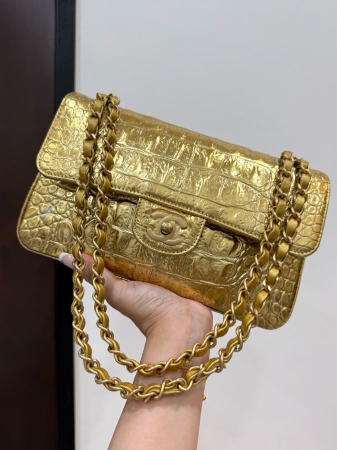 《仙闆名牌精品》Chanel 香奈兒 Metiers d'art 手工坊系列 埃及金 鱷魚紋 CF 25 口蓋包 斜背包 肩背包 手提包-0