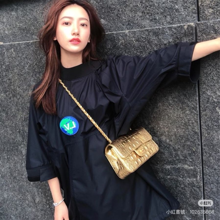 《仙闆名牌精品》Chanel 香奈兒 Metiers d'art 手工坊系列 埃及金 鱷魚紋 CF 25 口蓋包 斜背包 肩背包 手提包-6