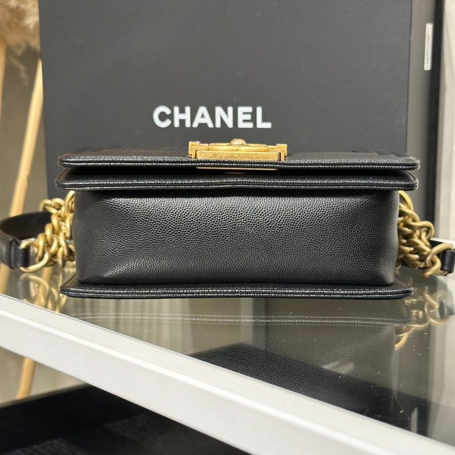 CHANEL Boy20 粒面牛皮口蓋包 - 黑金-5