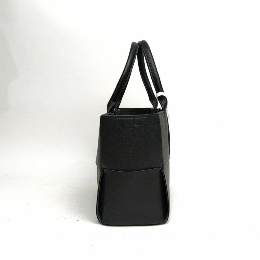 BOTTEGA VENETA ArcoTote小號黑色牛皮革肩背包-1