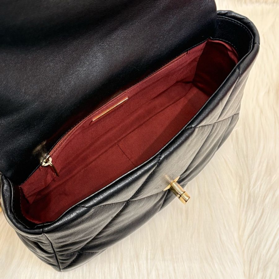 CHANEL 黑19包26公分中號 黑金-11